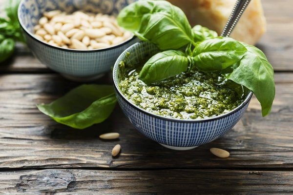 Comment réussir une sauce pesto maison fraîche et parfumée ?
