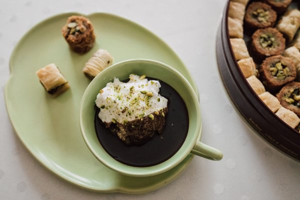 Quels sont les secrets pour un parfait chocolat chaud à l'ancienne avec une mousse de lait ?